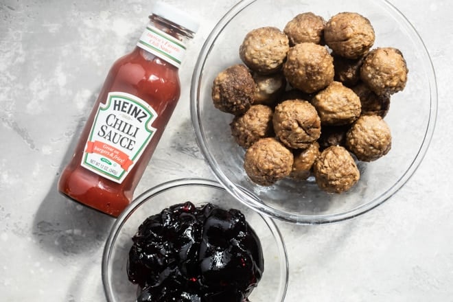 The easiest party appetizer on the planet is also the most delicious. Crockpot Meatballs with Grape Jelly Sauce is a lifesaver for hungry crowds and cocktail parties, so make a double batch! 