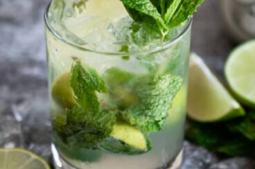 Mojito mocktail in a clear glass.