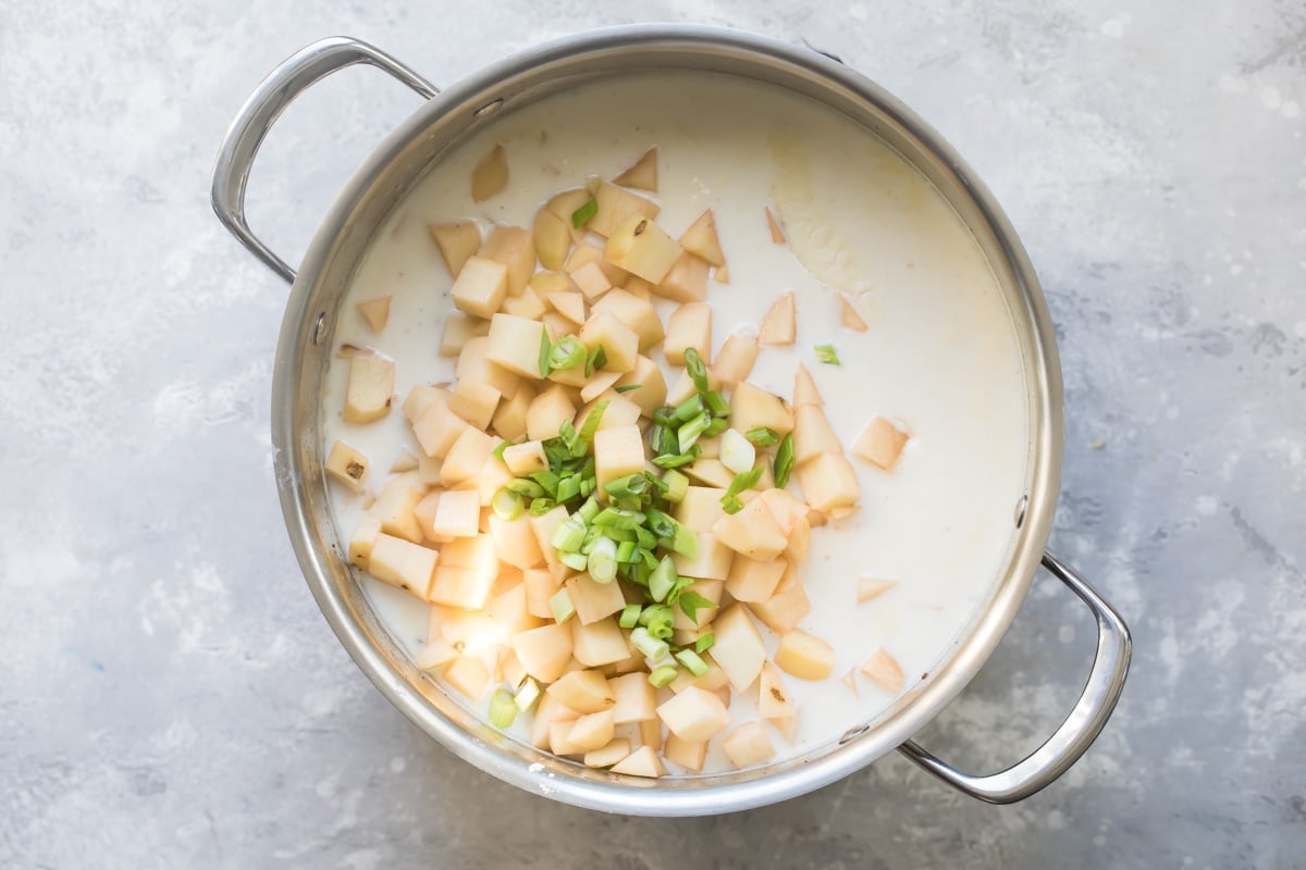 https://www.culinaryhill.com/wp-content/uploads/2020/10/Loaded-Baked-Potato-Soup-Recipe-Culinary-Hill-HR-03.jpg