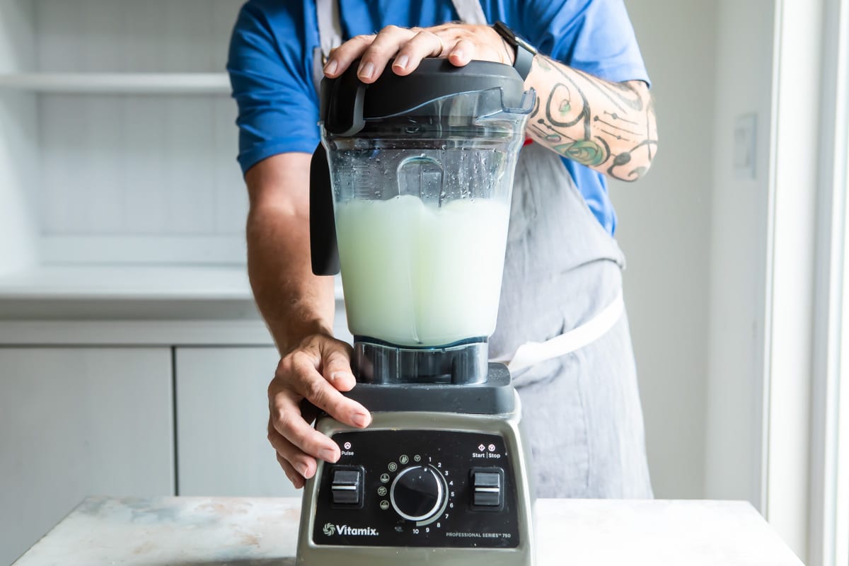 How to Turn on Vitamix Professional Series 750: A Step-by-Step Guide