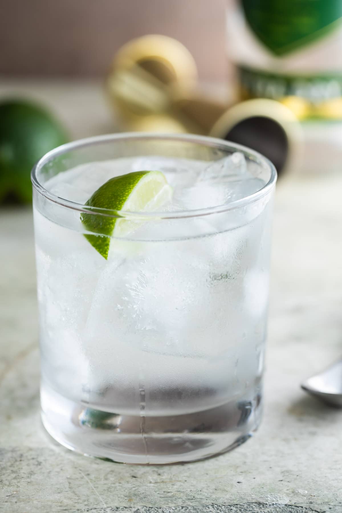 A gin and tonic cocktail.