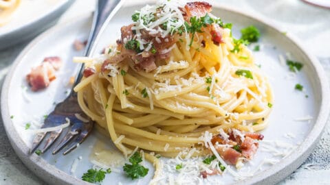 Spaghetti carbonara on white plates.
