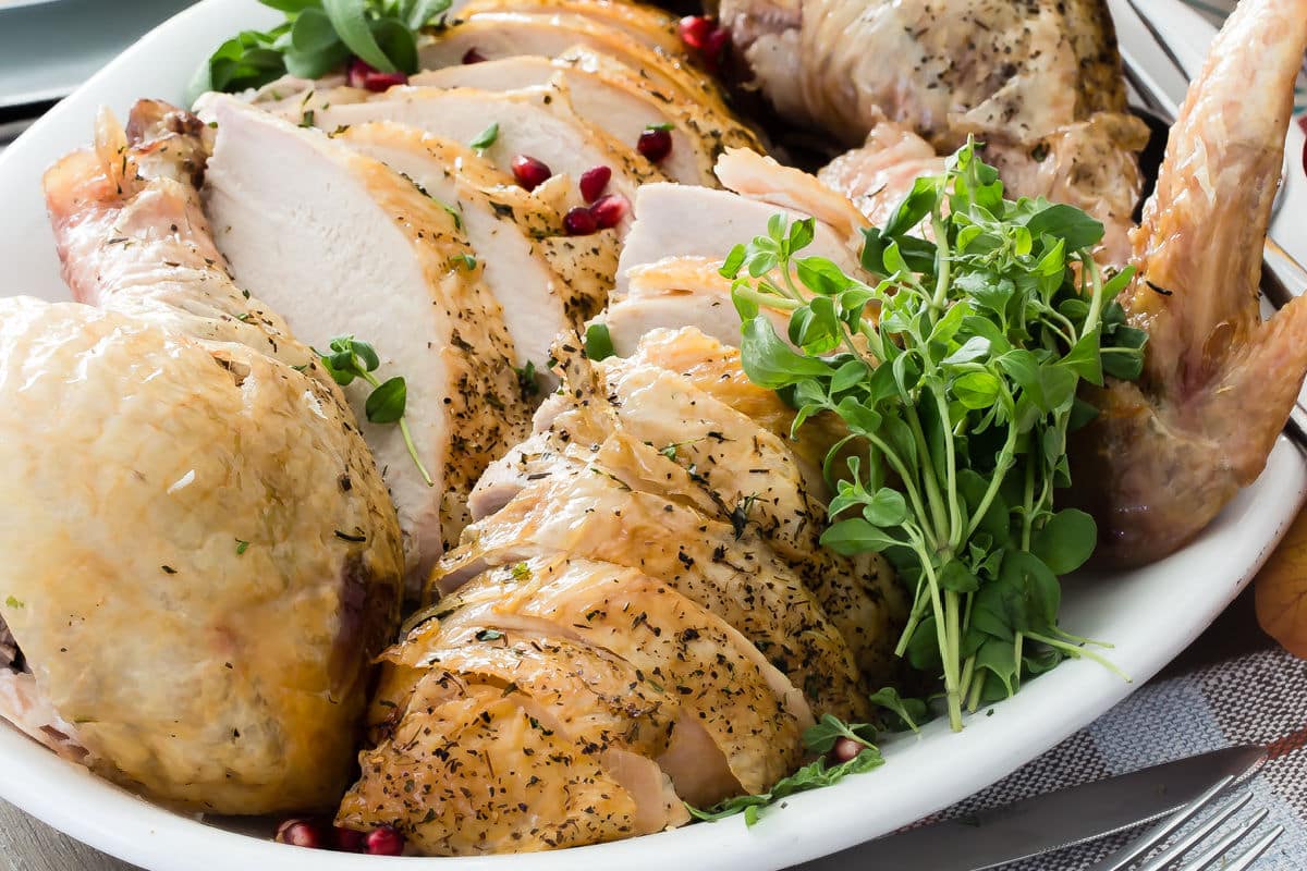 A platter of sliced turkey.