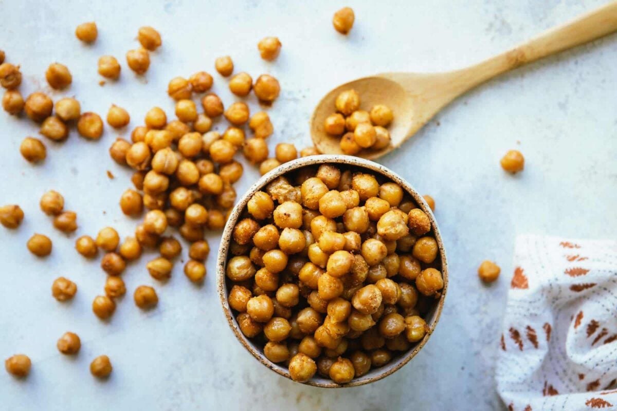 A bowl of roasted chickpeas.