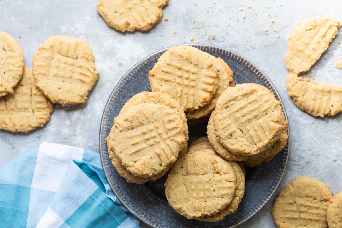 Peanut butter cookies stacked on a blue plate.