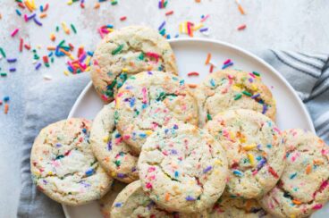 A plate of funfetti cookies.