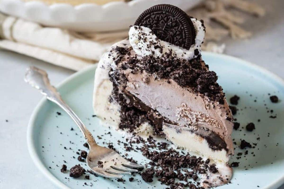 Easy Ice Cream Cake 